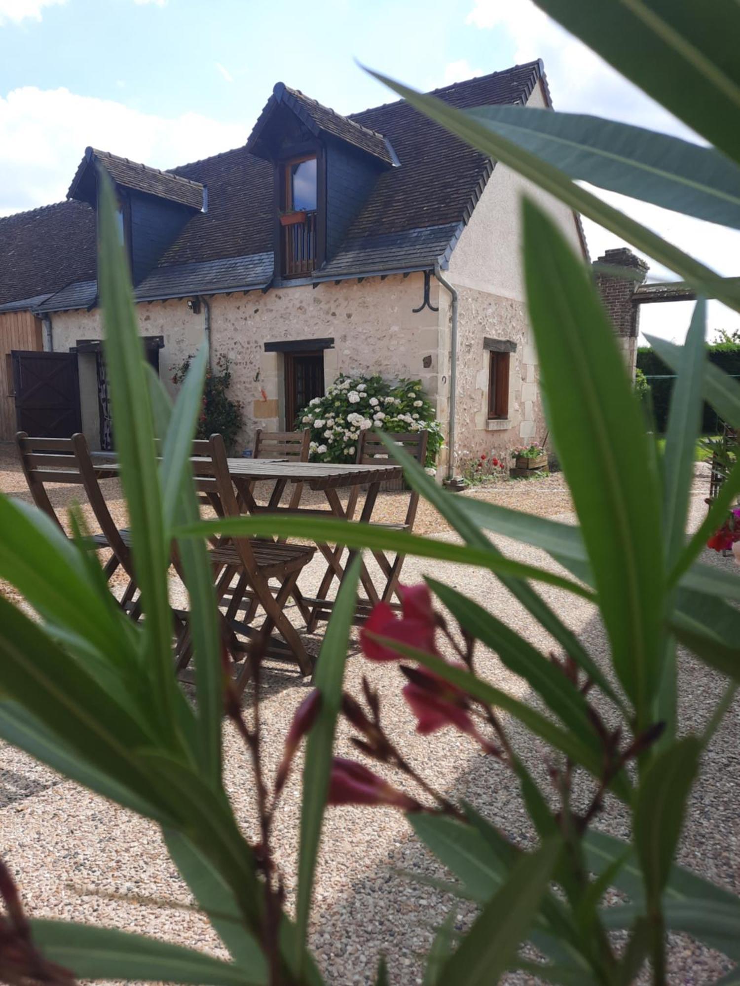 Hotel Marguerite équipée PMR Montreuil-en-Touraine Esterno foto