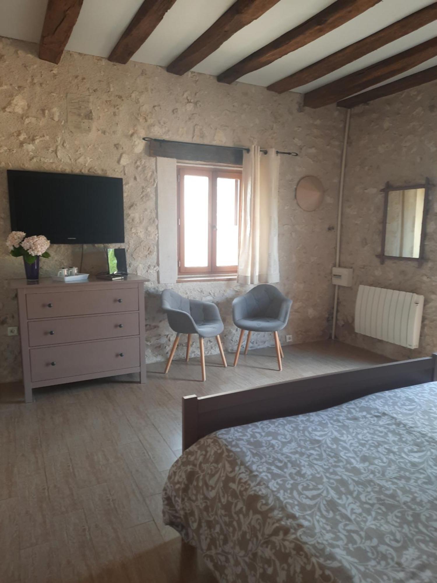 Hotel Marguerite équipée PMR Montreuil-en-Touraine Esterno foto